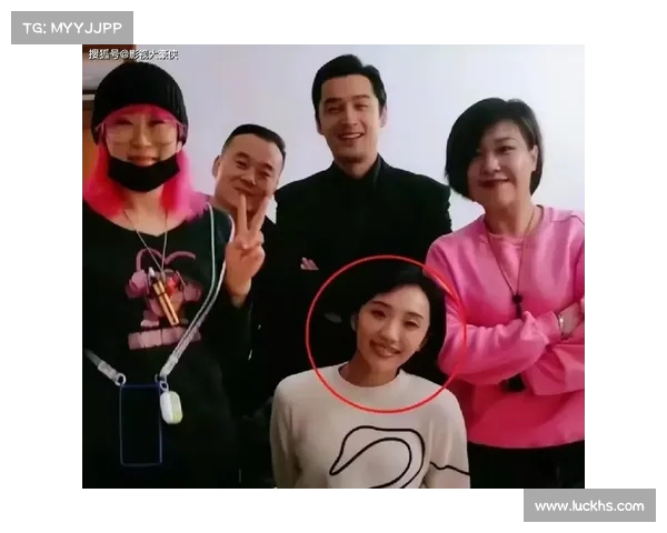 胡歌当爸后与黄曦宁幸福合照首度曝光,甜蜜互动引网友纷纷羡慕 胡歌当爸后与黄曦宁幸福合照首度曝光,甜蜜互动引网友纷纷羡慕